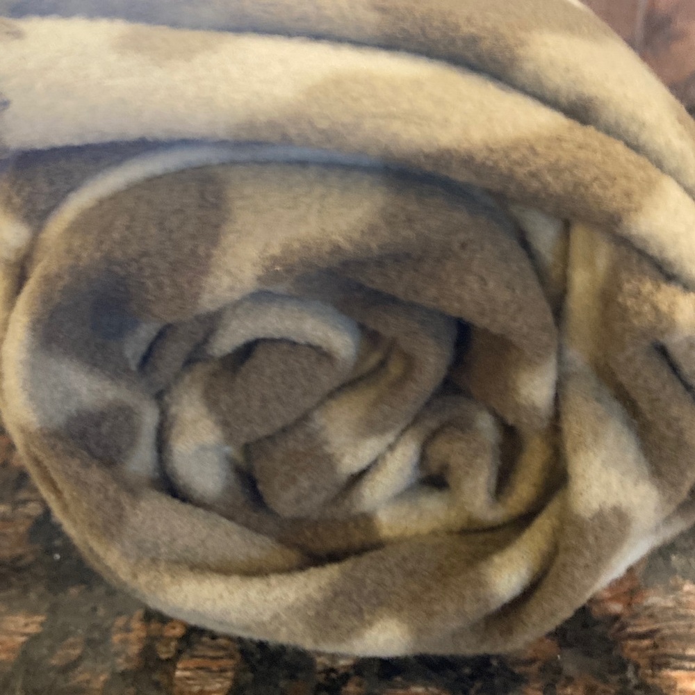 SOLD G - NWT HURLEY Camo fleece blankets - Picture 5 of 5